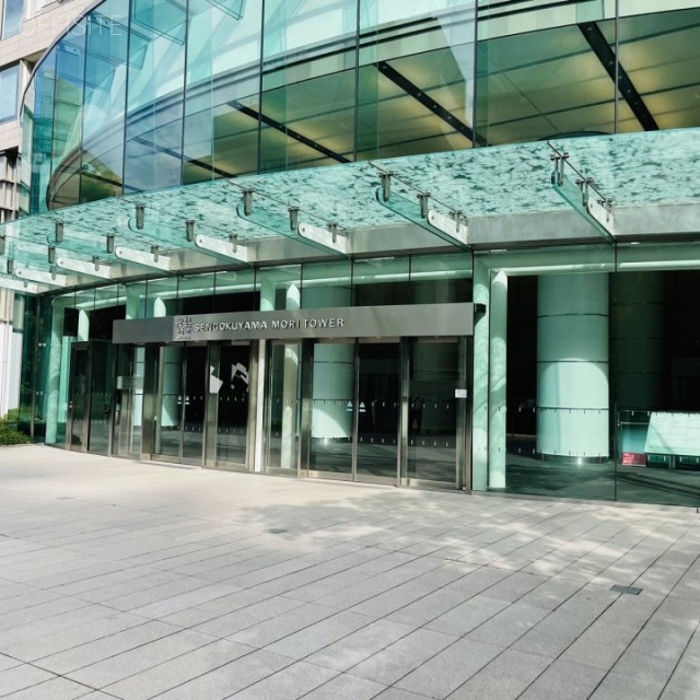 アークヒルズ仙石山森タワー オフィスビル出入口