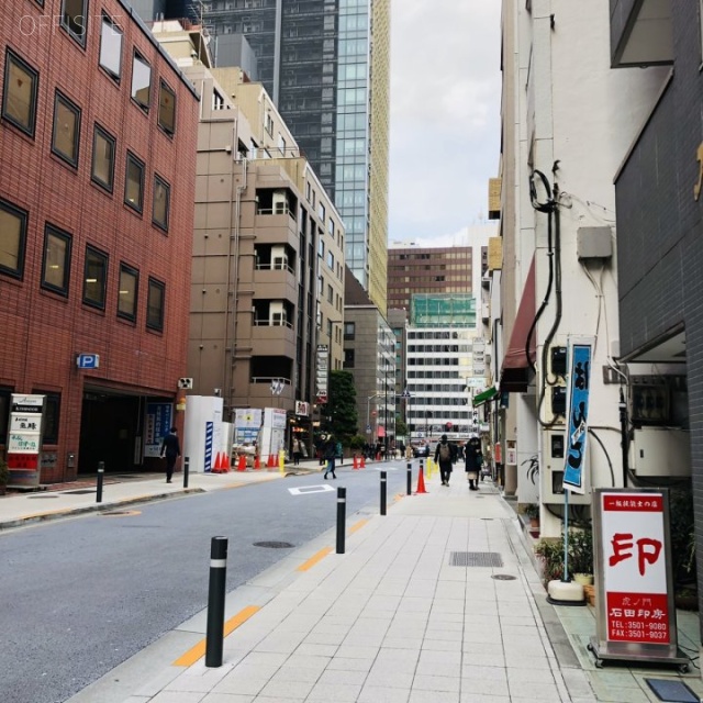 虎ノ門ファーストビル ビル前面道路