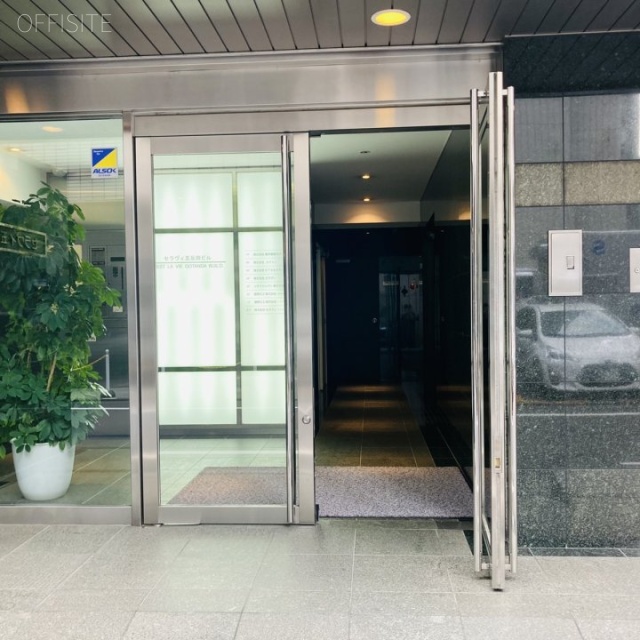 セラヴィ五反田ビル オフィスビル出入口