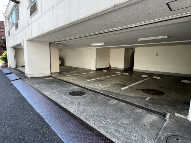 MFビル 駐車場