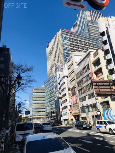 AX六本木 ビル前面道路