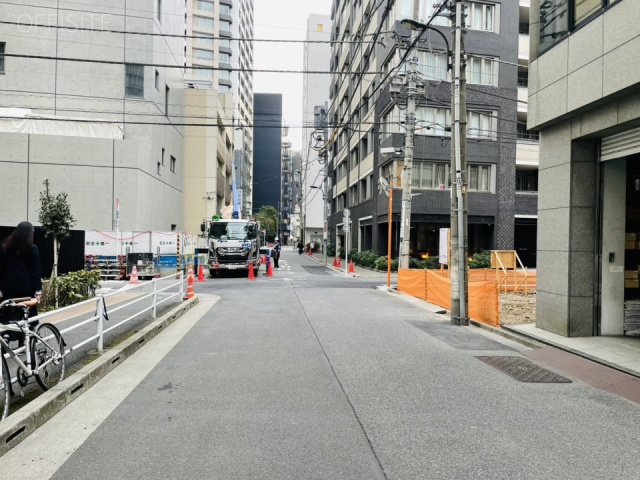 YHビル 前面道路