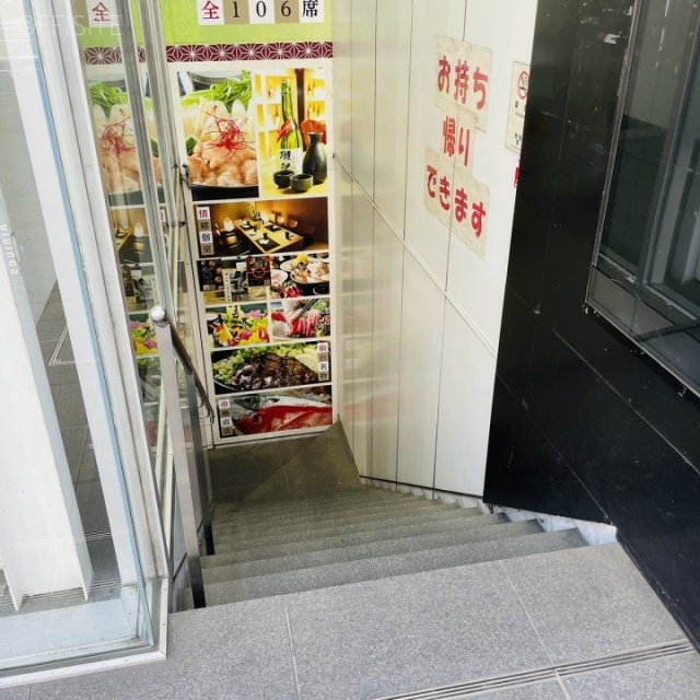 エキニア青葉通り 地下への階段