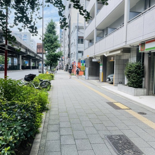 MARK SQUARE 御徒町 前面歩道