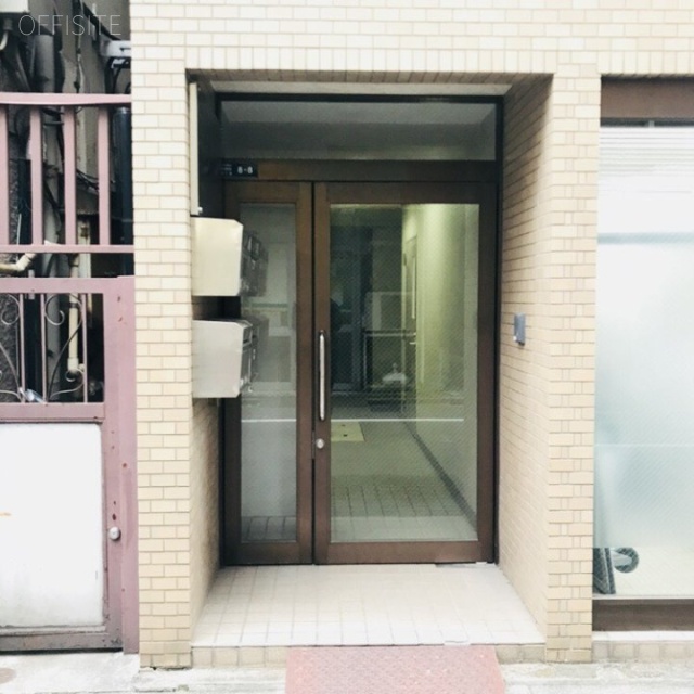 日浦ビル エントランス