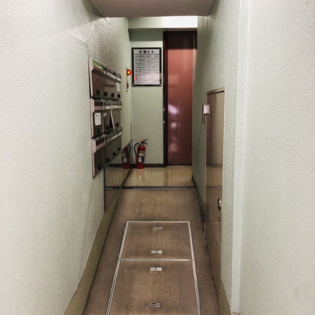 大室ビル エントランス