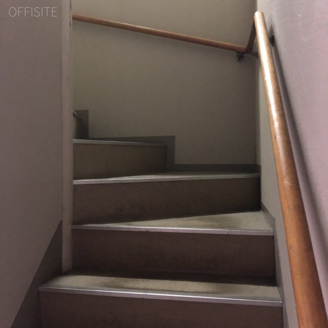 瀬田ビル 階段