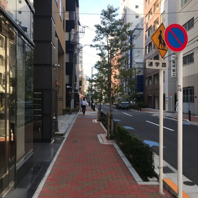 ザ・ロワイヤルビル ビル前面道路