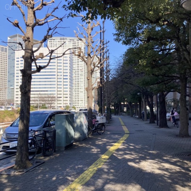 御殿山トラストタワー 前面歩道