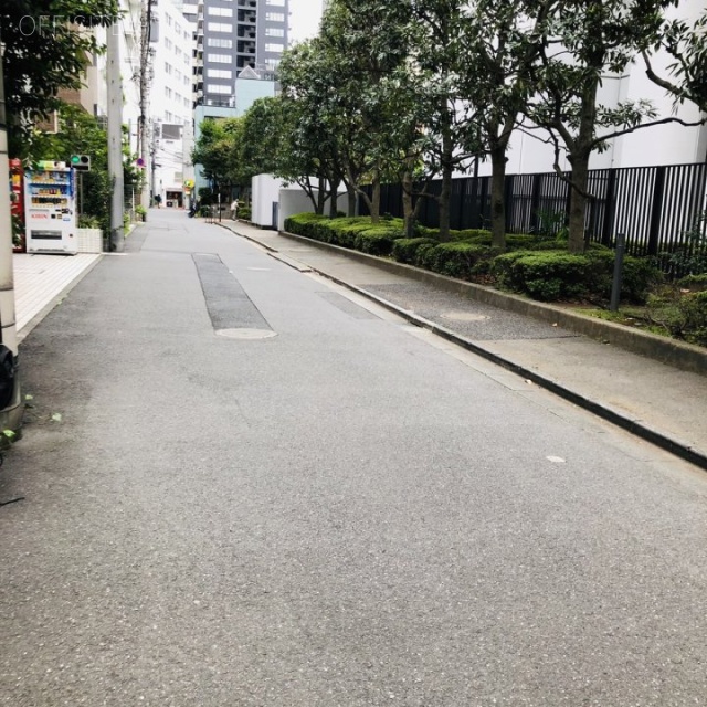 内村芝ビル 前面道路