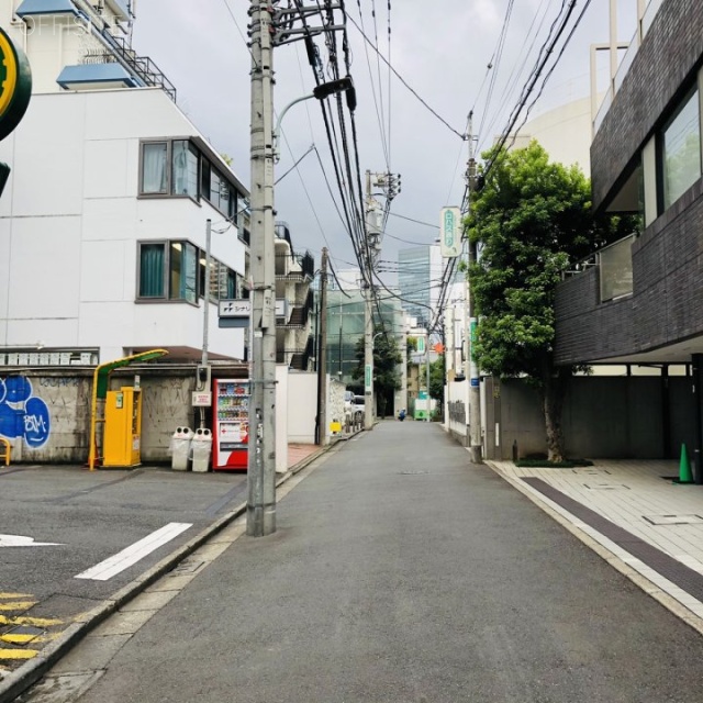 オラシオン青山ビル ビル前面道路