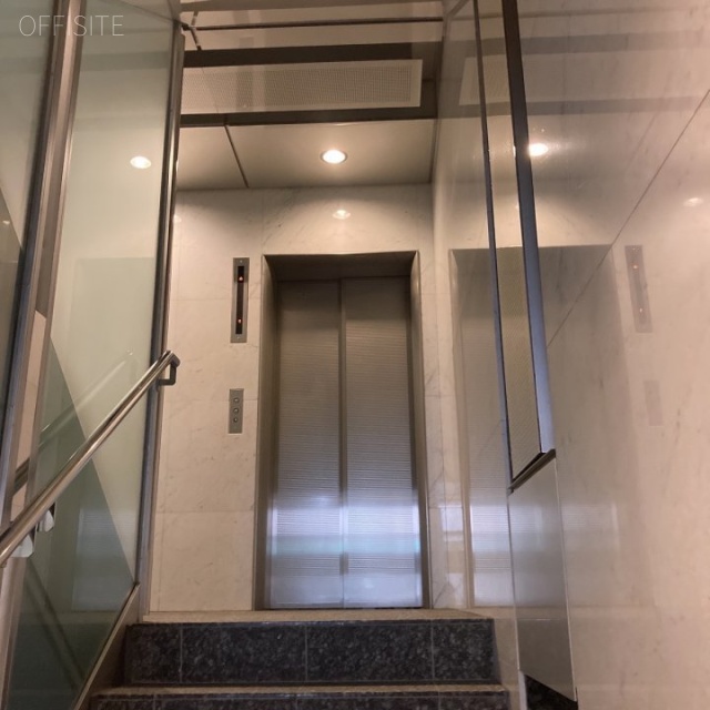 植松ビル エントランス