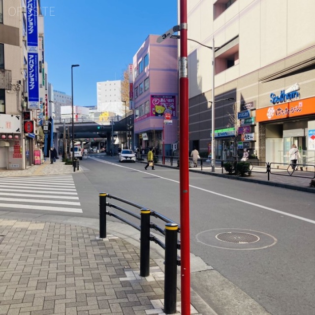 IZAIビル 前面道路