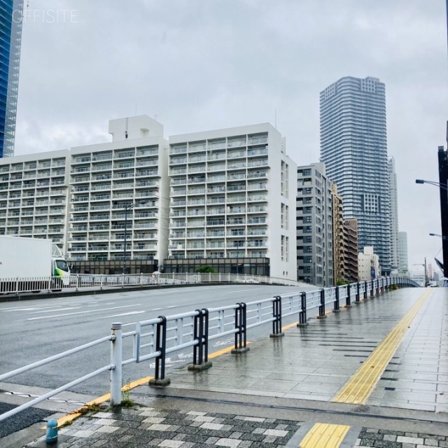 晴海アイランドトリトンスクエアオフィスタワーW棟 ビル前面道路