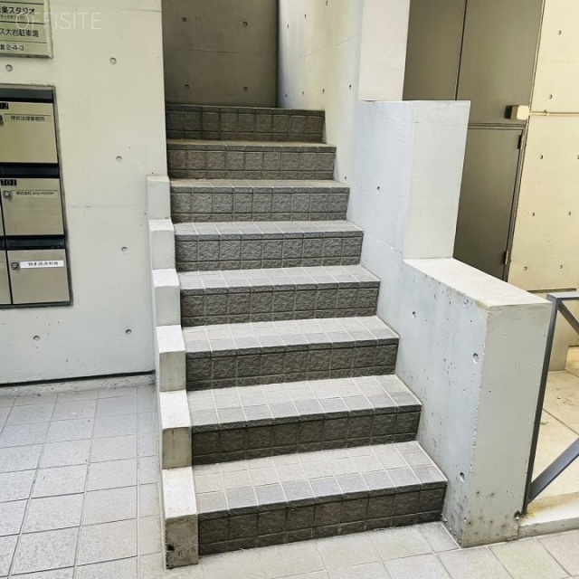 オフィス大岩 階段