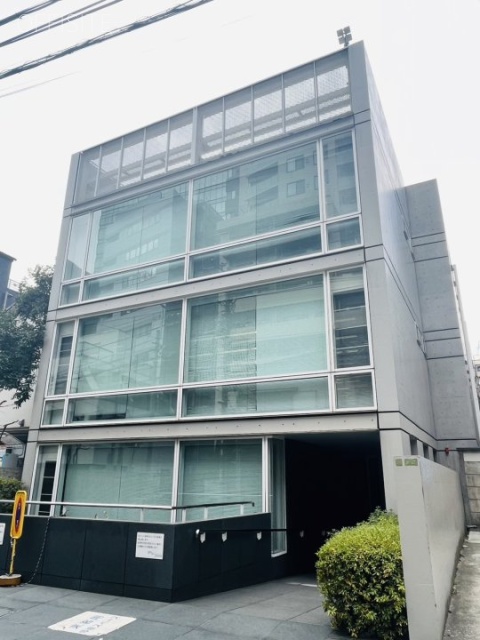 春日尚学ビル 外観