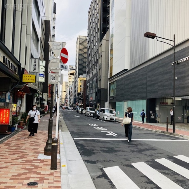 銀座8丁目10番ビル ビル前面道路