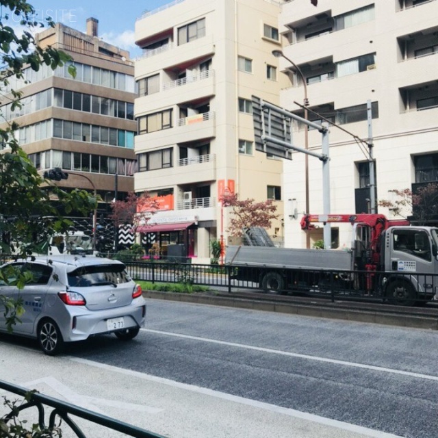 麻布十番エフプラザ ビル前面道路