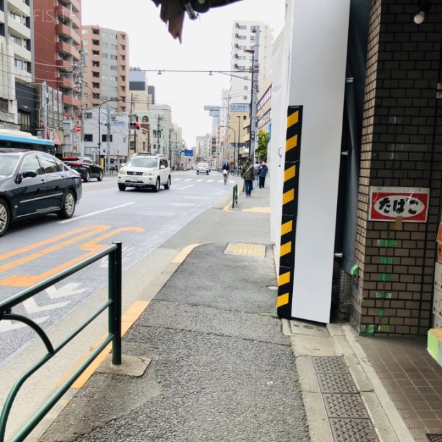 ルネ湯島ビル 前面歩道