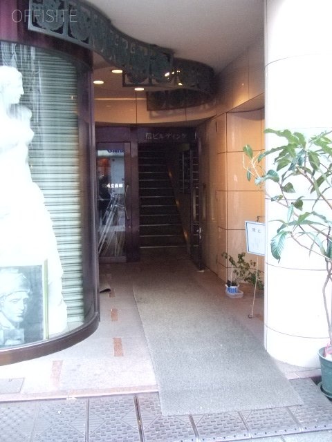 信ビルディング エントランス