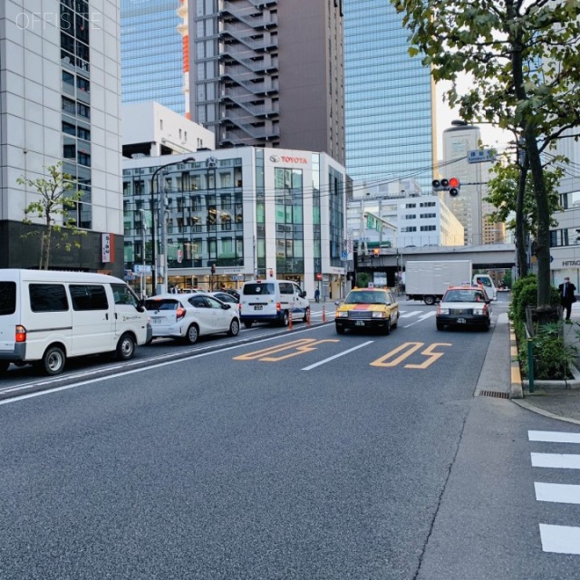 三井ビル 前面は外堀通り