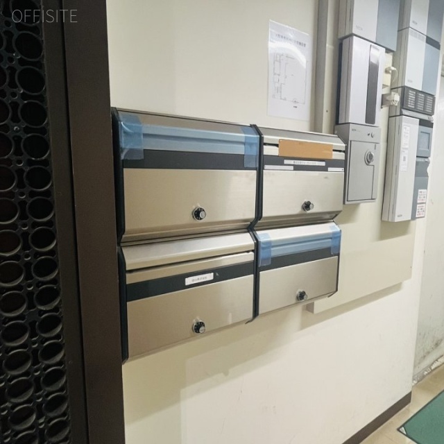 東新産業ビル エントランス