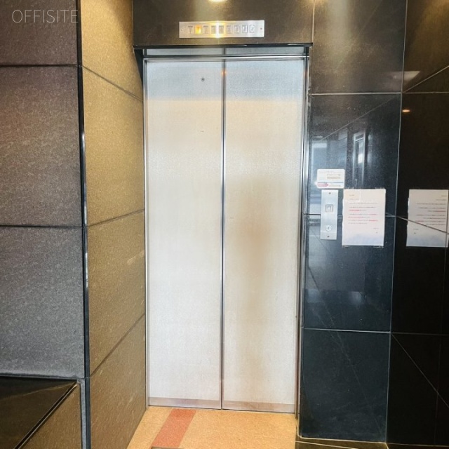 滝澤ビル エントランス