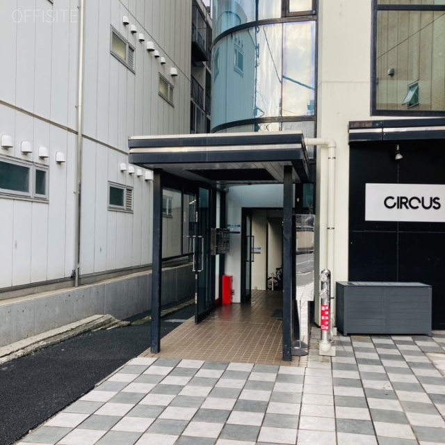 第5叶ビル エントランス