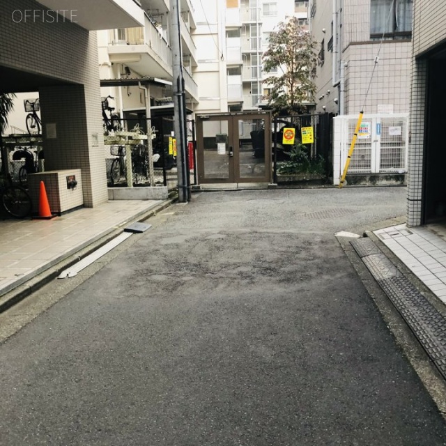 豊強ビル ビル前面道路