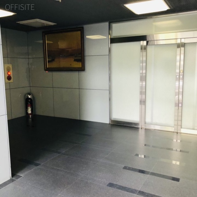 岡家寿(おかやす)ビル エントランス