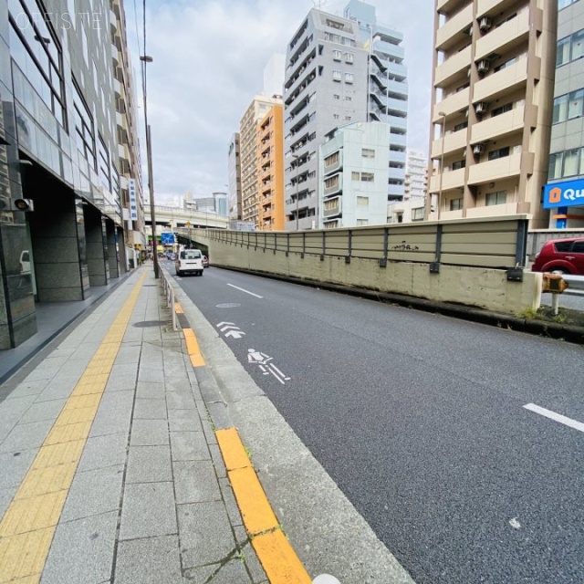 ニットービル ビル前面道路