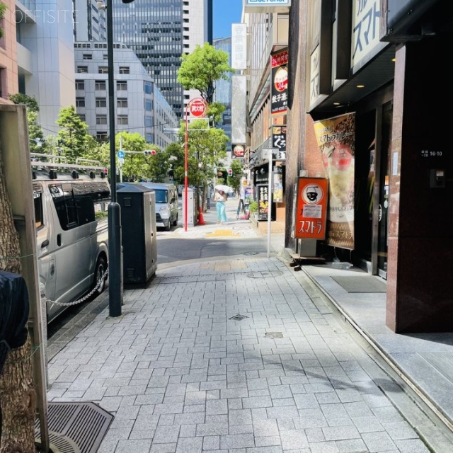 亀田ビル ビル前面道路