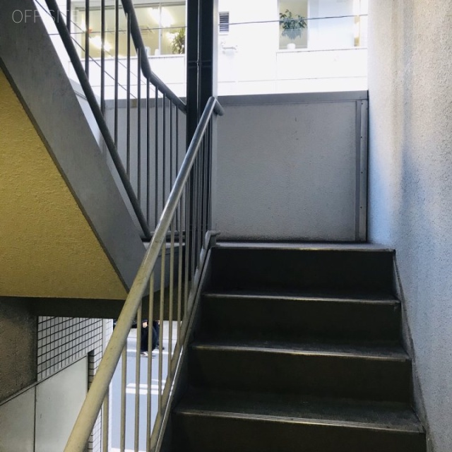 渡辺データビル 内階段
