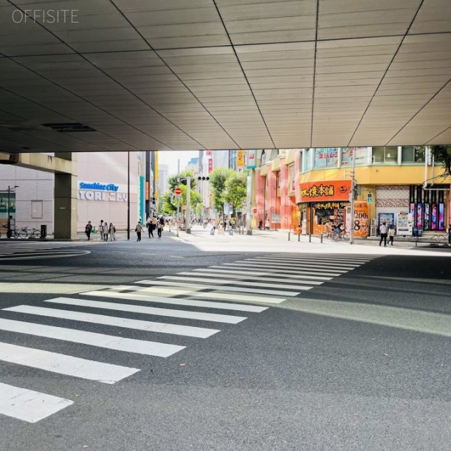 サンシャインシティアネックス 前面交差点