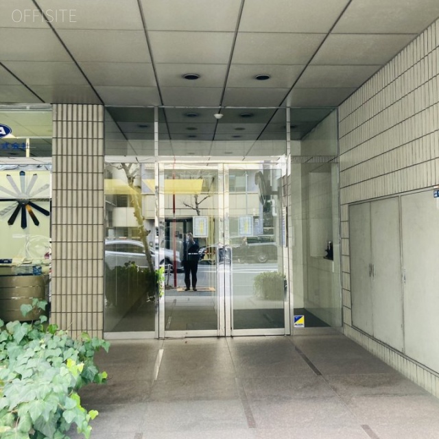 日本橋小網町THビル オフィスビル出入口