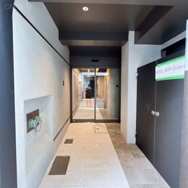 NOVEL WORK Kodenmacho オフィスビル出入り口