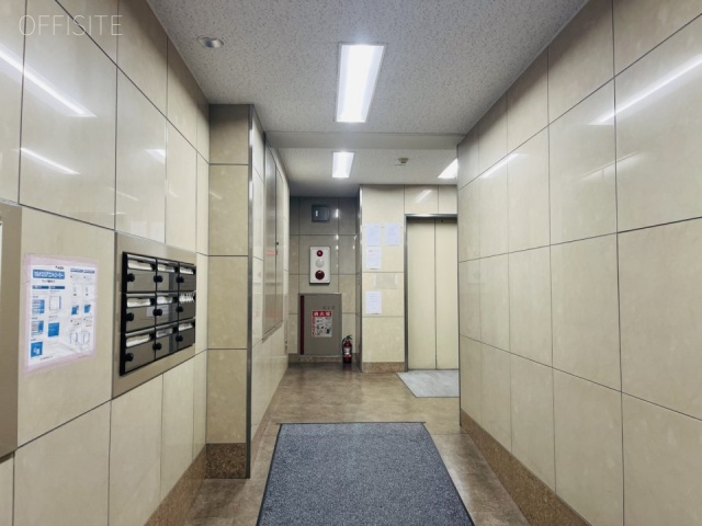 依田忠ビル エントランス