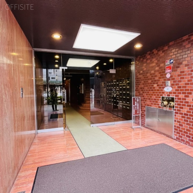 越一ビル エントランス