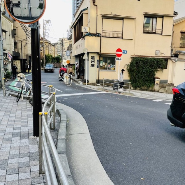 六本木NKビル ビル前面道路