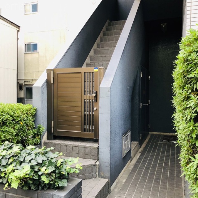 岡家寿(おかやす)ビル 通用口