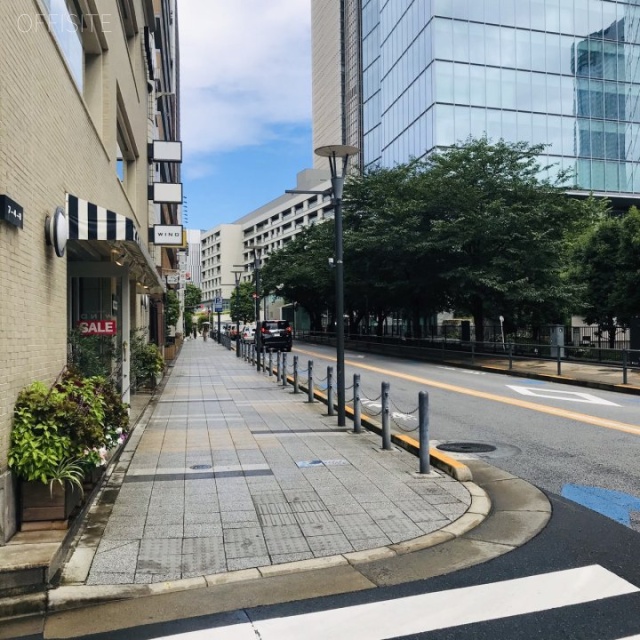 PRIXビル ビル前面道路