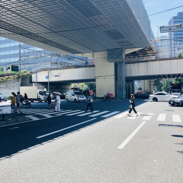 プラスワンビル ビル全面道路
