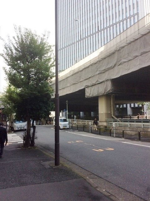 新聞之新聞ビル ビル周辺道路