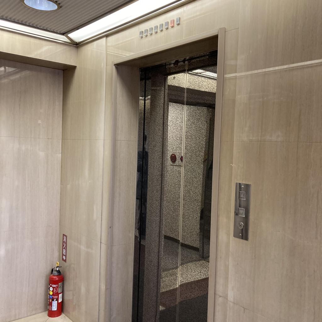 中島ビルのエレベーター