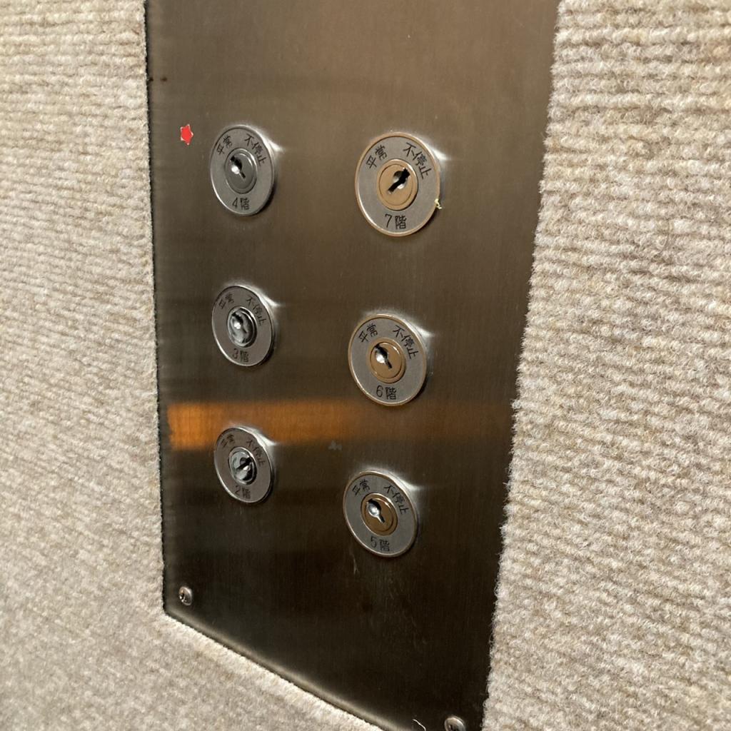 松丸ビルのエレベーター不停止