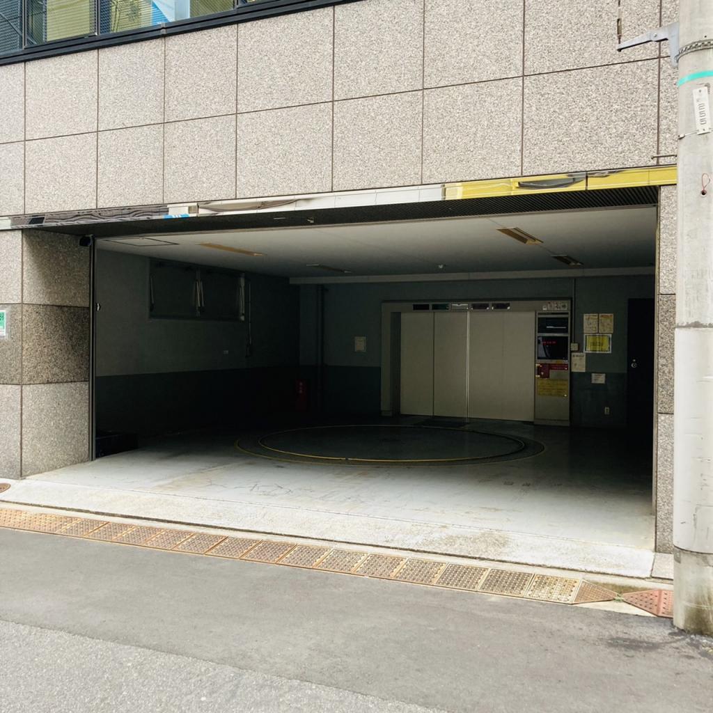 東京冷凍新川ビルの駐車場