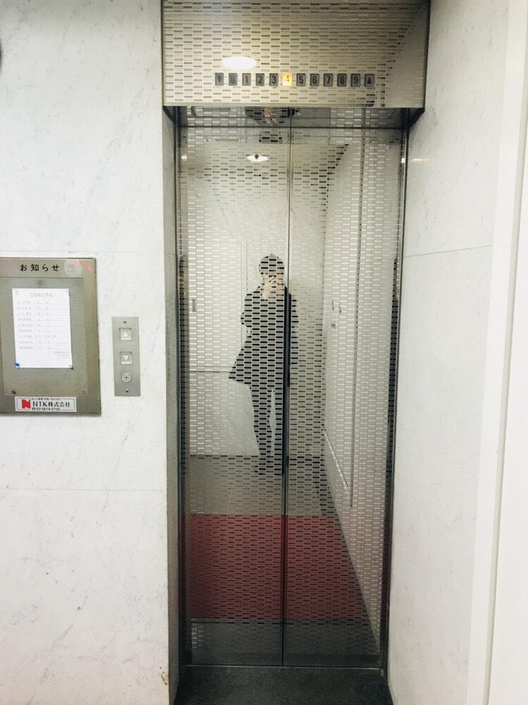 伊達志めビルのエレベーター