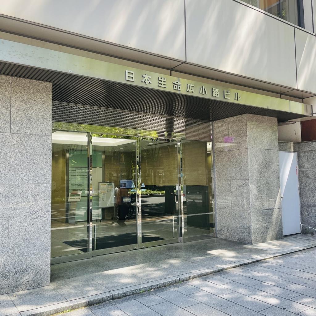 日本生命広小路ビルのオフィスビル出入口