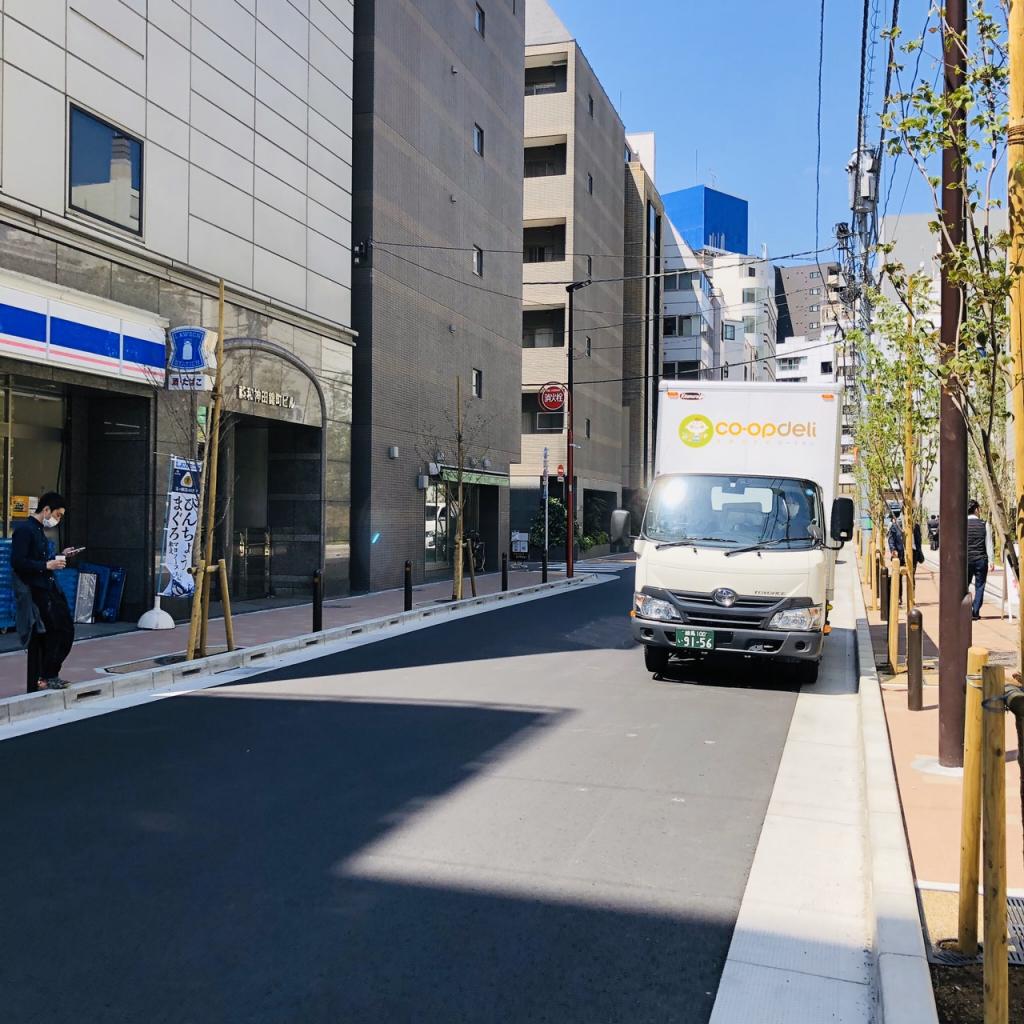 藤和神田錦町ビルのビル前面道路