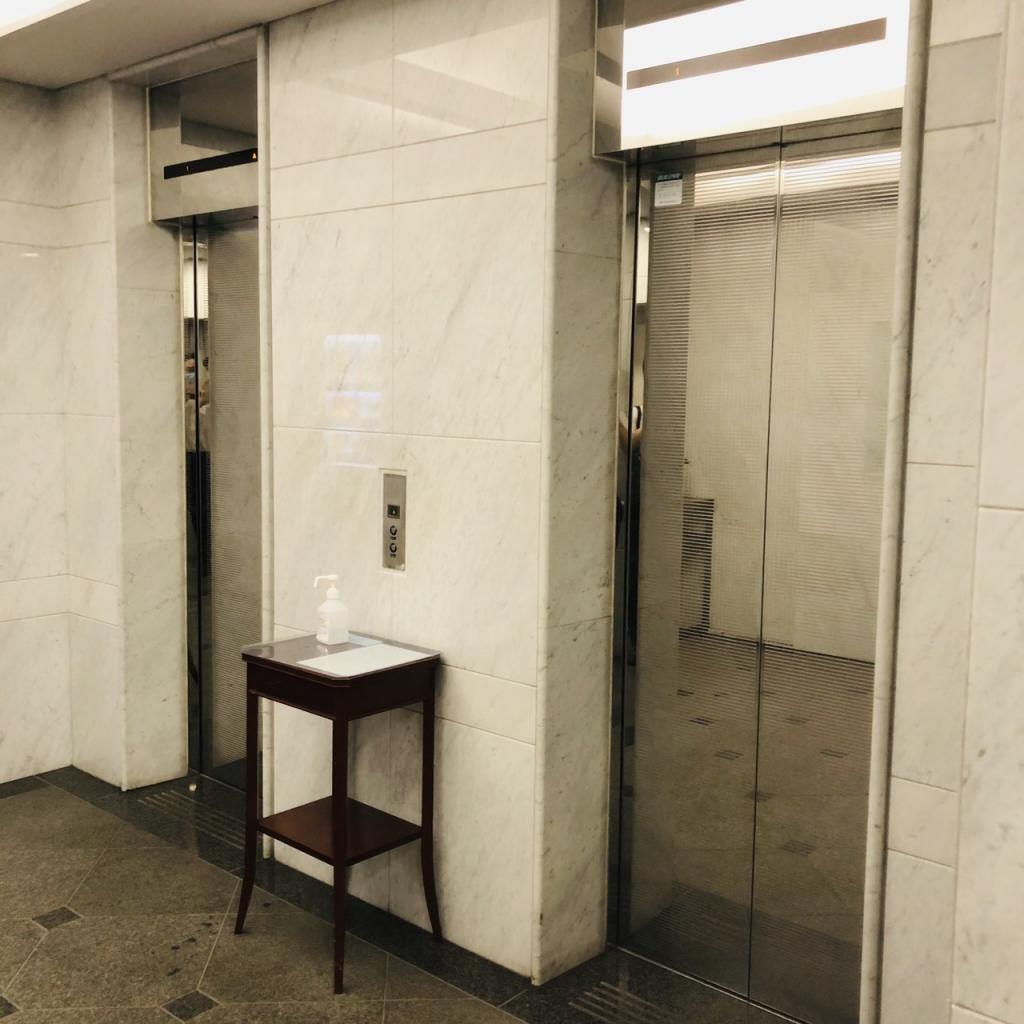 タイムズビルのエレベーター